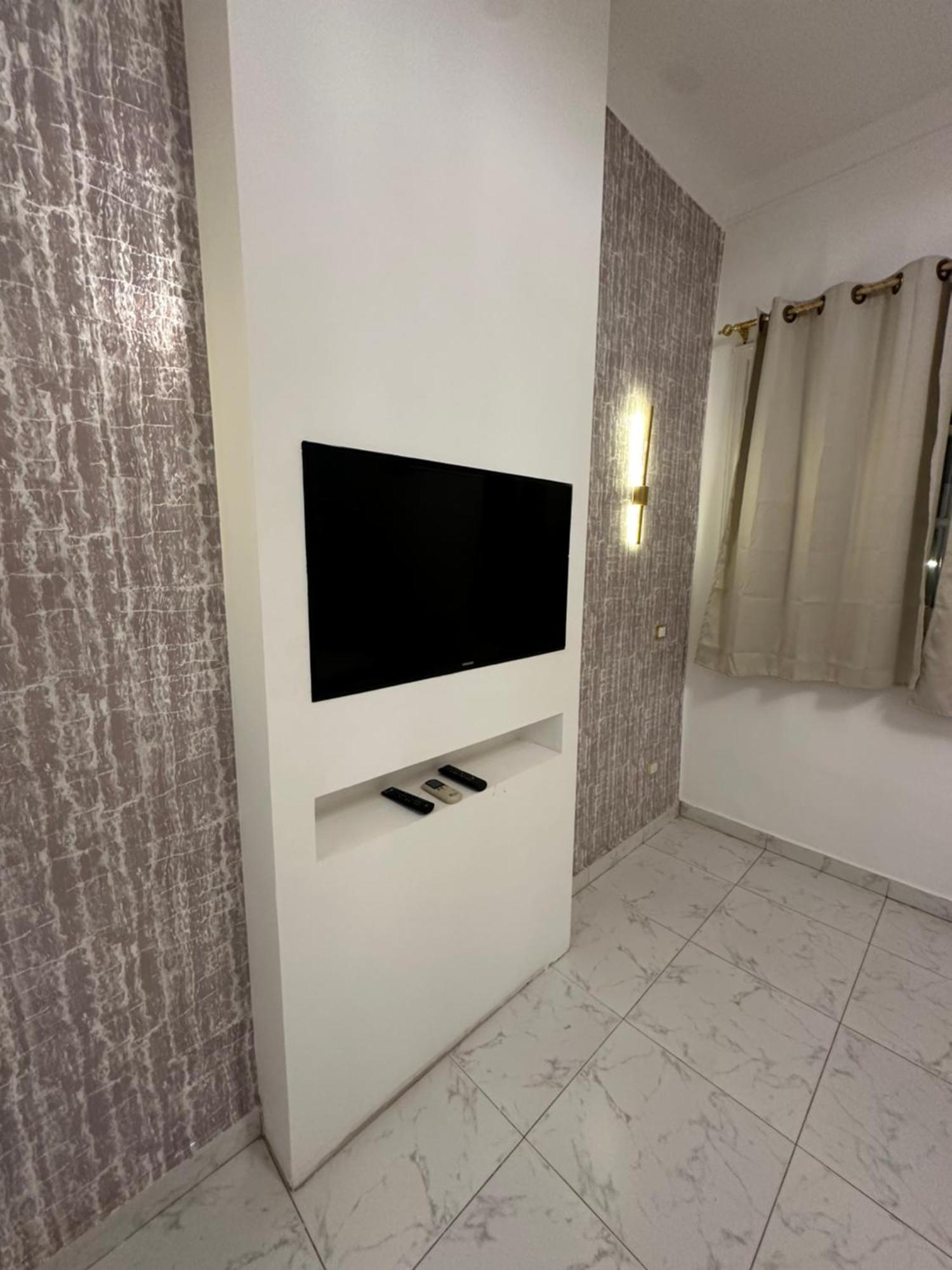 Apartment 2 - Bedroom In The Heart Of Zamalek Visits Allowed