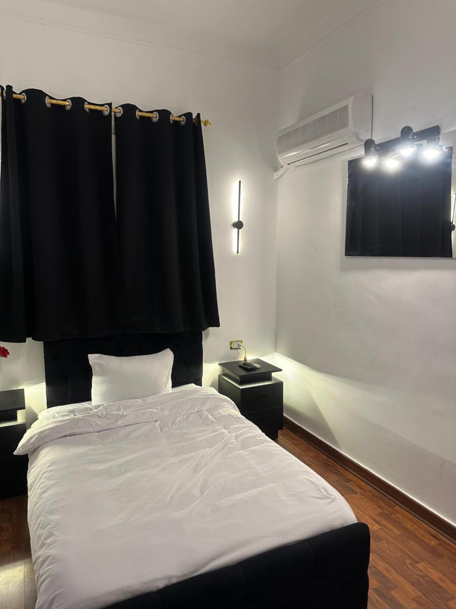 Apartment 2 - Bedroom In The Heart Of Zamalek Visits Allowed