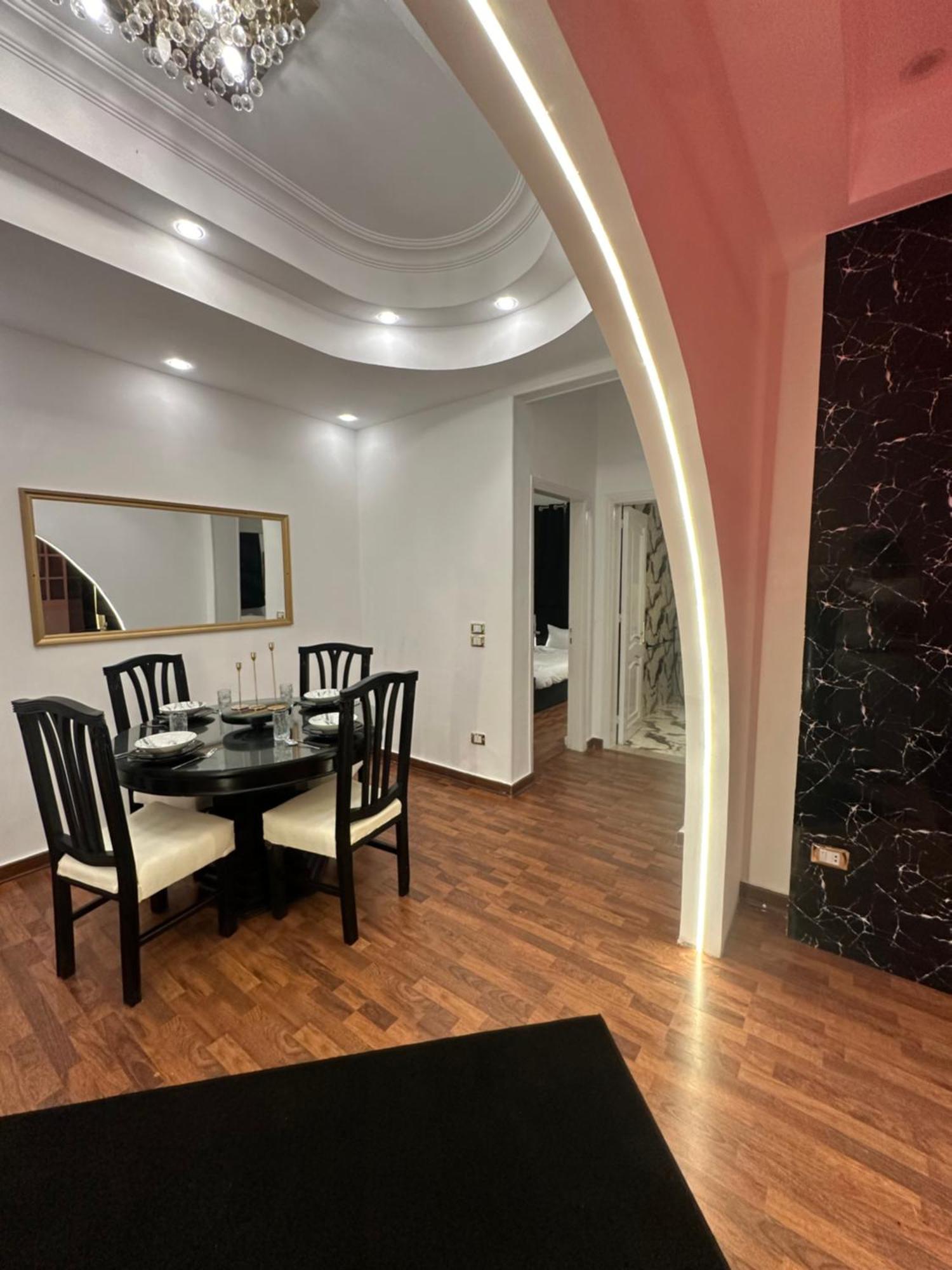 2 - Bedroom In The Heart Of Zamalek Visits Allowed Apartment *